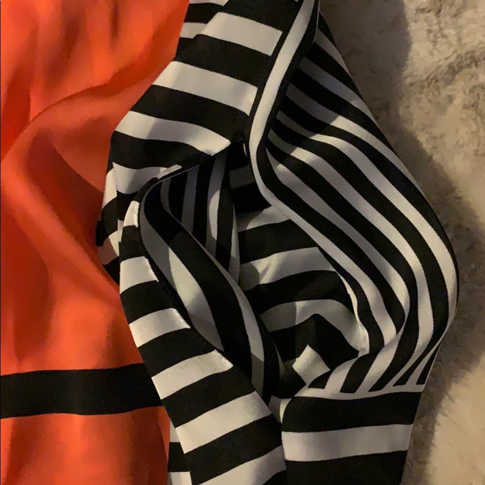 Patterned Tunic Dress - Picture 3 of 3